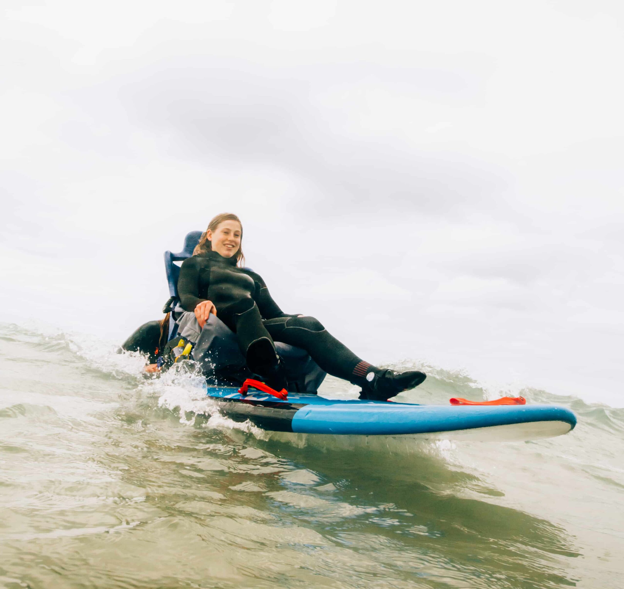 Surf training with the seated surfboard